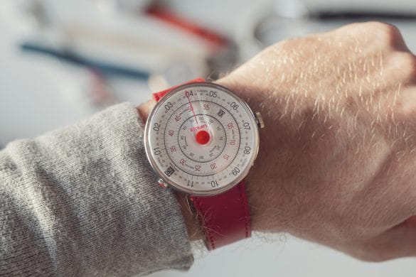 KLOK-01 rouge, l&rsquo;alliage de l&rsquo;élégance et de la passion