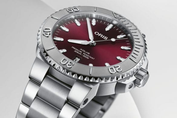 Oris AQUIS DATE au cadran rouge cerise soleillé