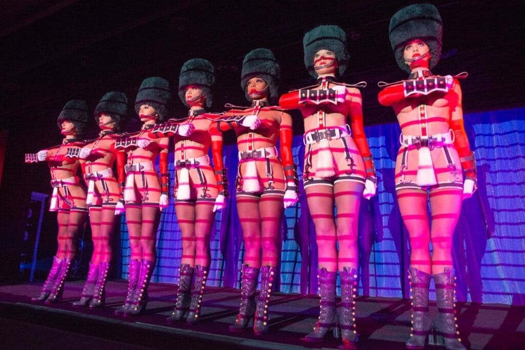 God save our Bareskin - Crédit photo Antoine Poupel