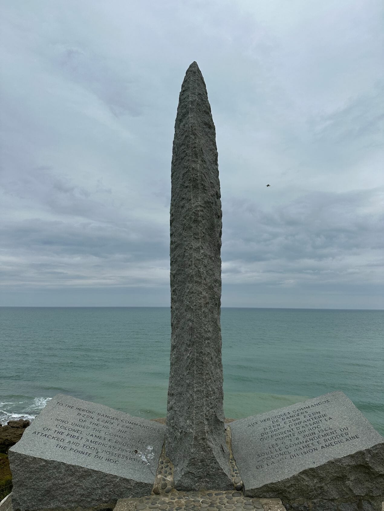 Monument érigé en hommage des victimes du lieu.