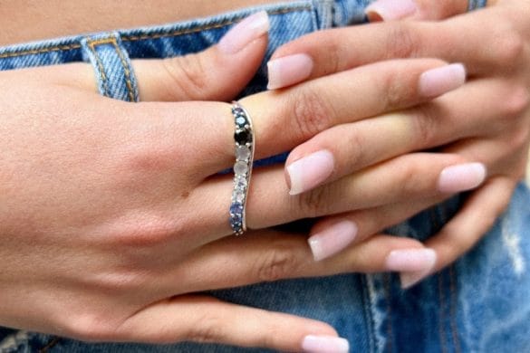 Isabelle Langlois – bague deux doigts de la collection Ardèche