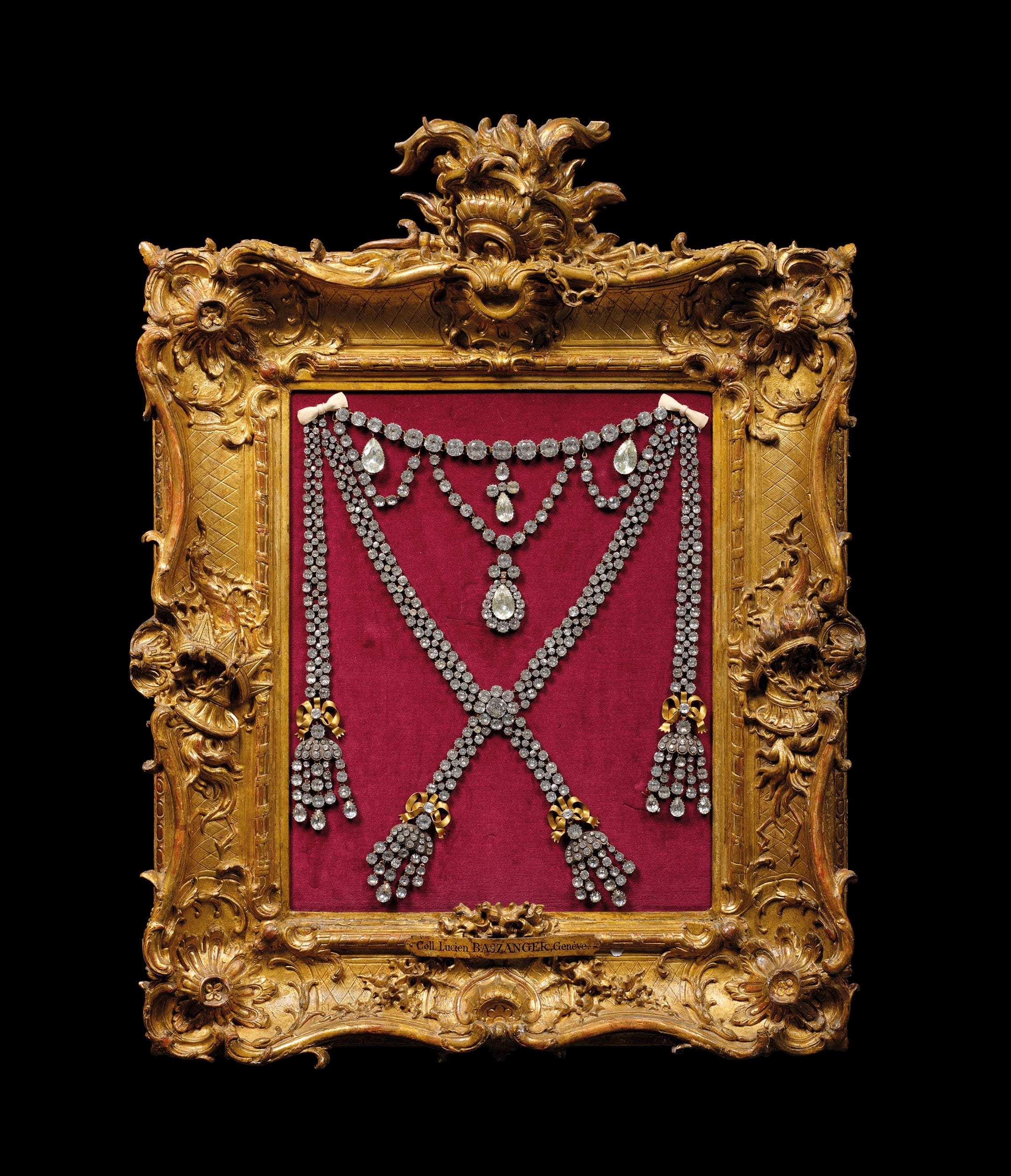 Artcurial met aux enchères une réplique historique du collier de la Reine
