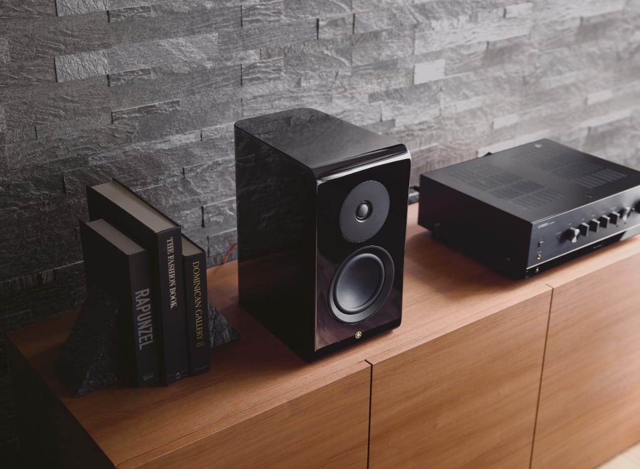 Yamaha NS-800A & NS-600A, l’excellence sonore habillée de noir laqué